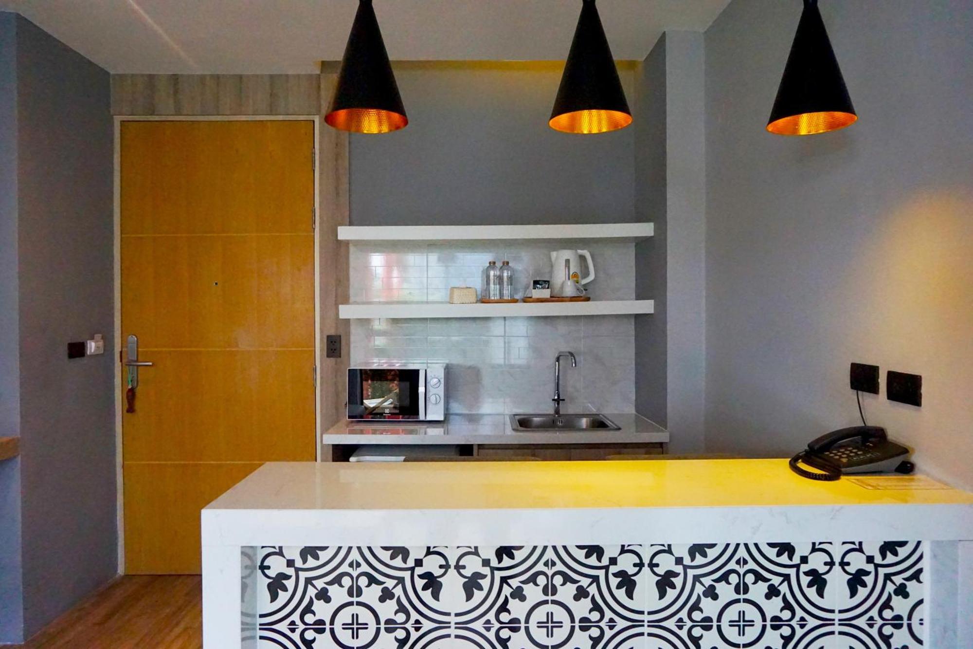 The Lake Chalong Hotel Sha Plus Екстер'єр фото