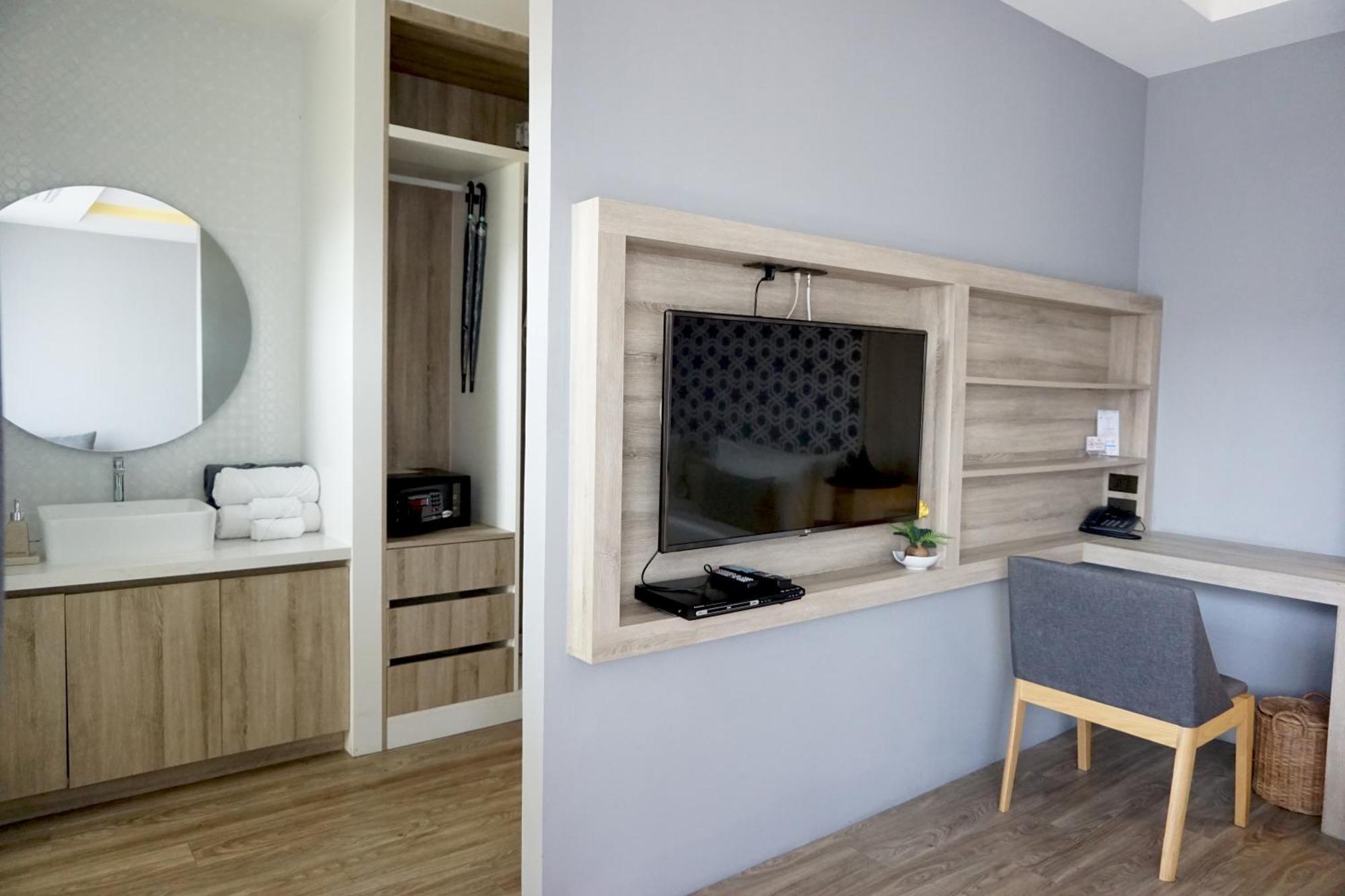 The Lake Chalong Hotel Sha Plus Екстер'єр фото