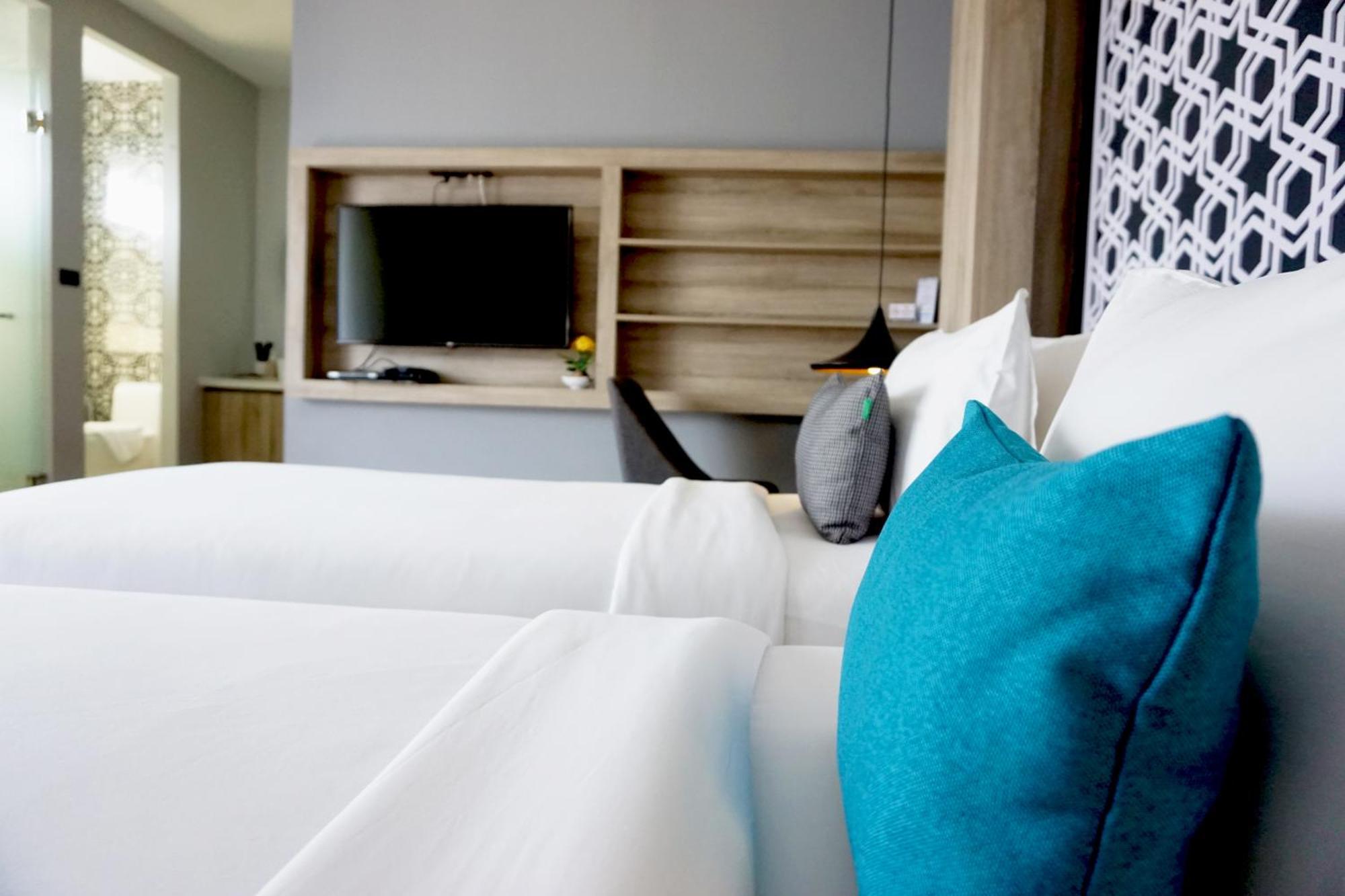 The Lake Chalong Hotel Sha Plus Екстер'єр фото